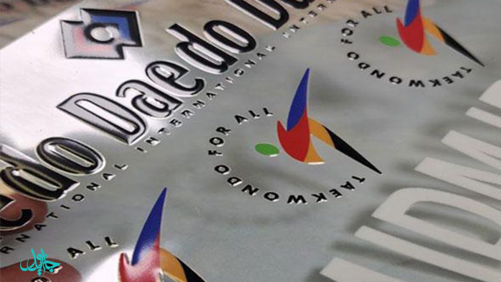 چگونه طراحی مناسب برای برچسب UV DTF آماده کنیم؟